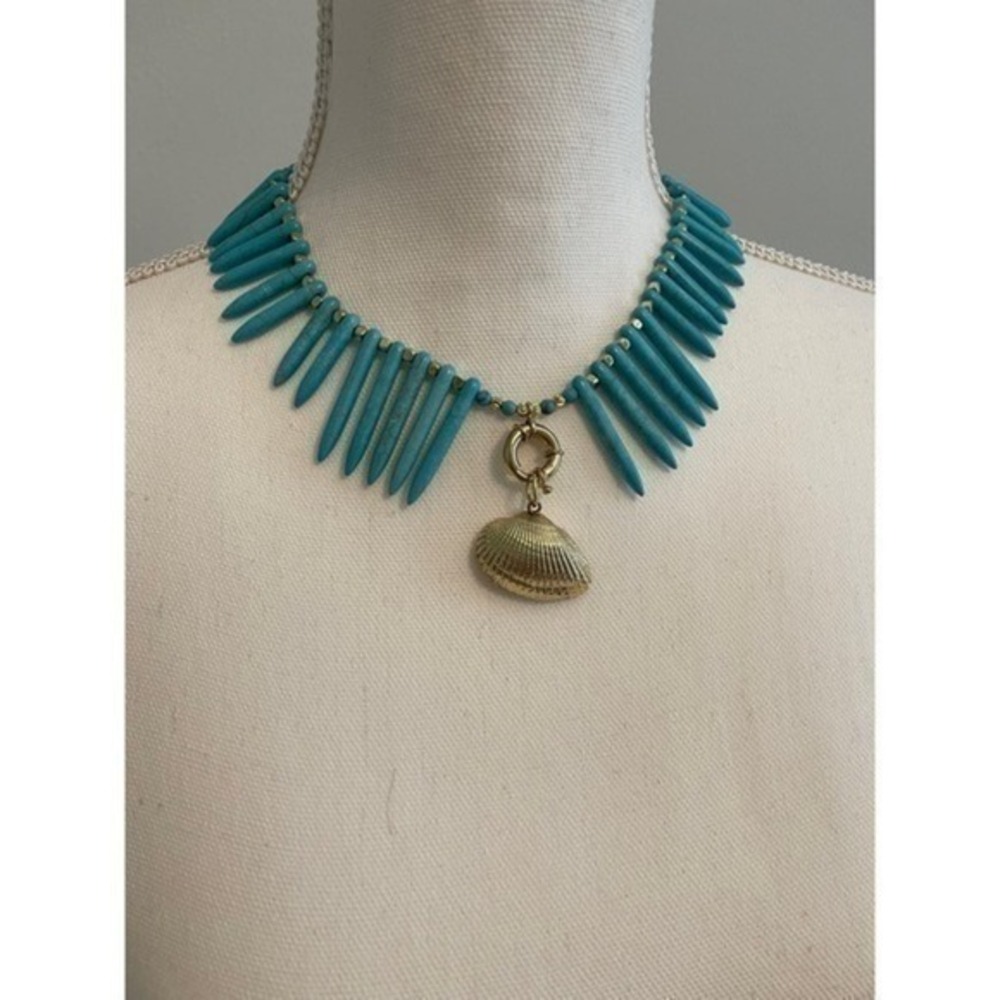 Turquoises Natural Stones Statemen shell Necklace